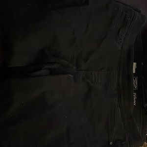 Pull-On Levi skinny jeans. Shaping solid black. Fits like a size large